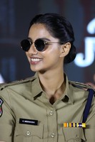Meenakshi Chaudhary at Sankranthi ki Vasthunnam Press Meet